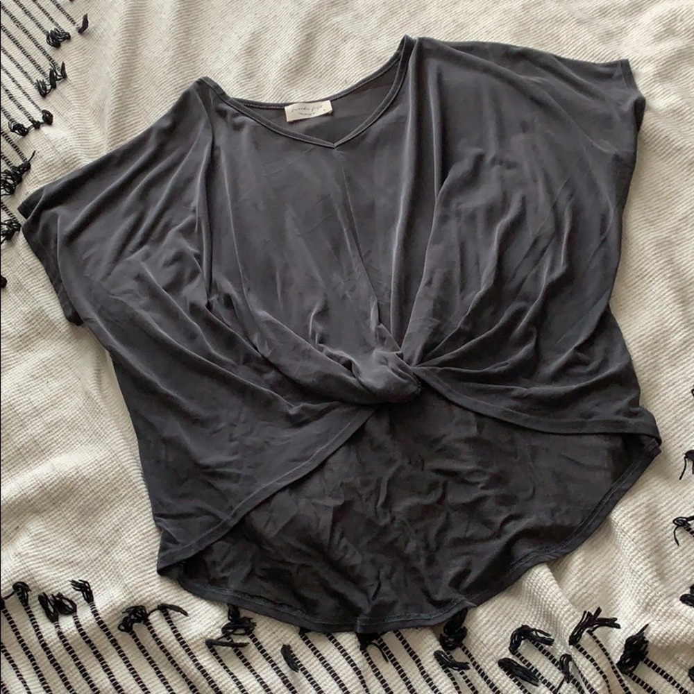NEVER WORN FLOWY GREY TOP